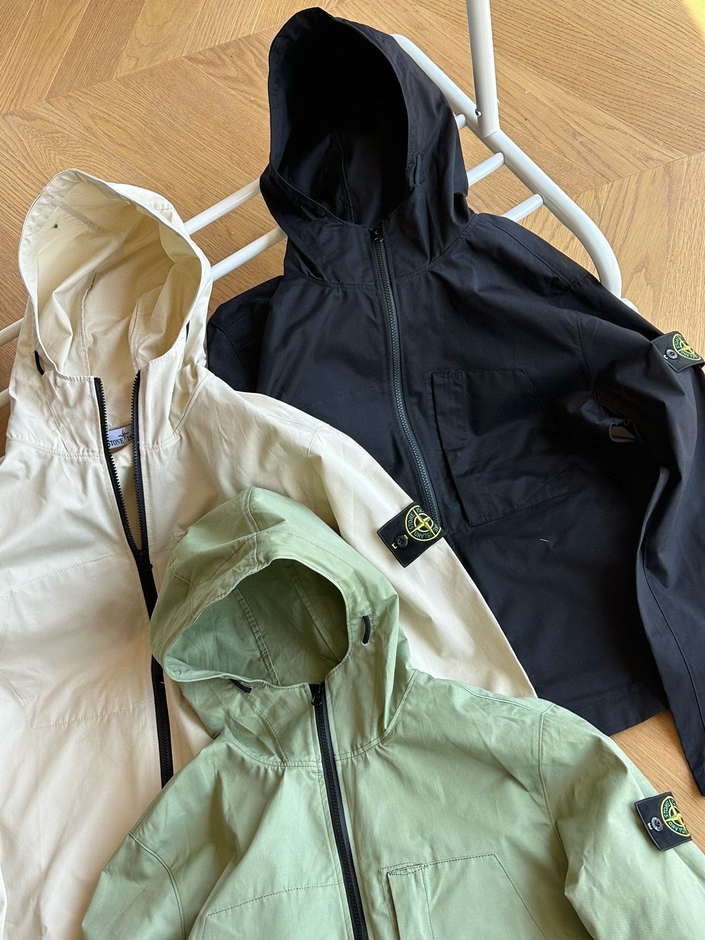 스톤아일랜드(STONE ISLAND) 후드 크링클 랩스 나일론 자켓 - 이미지 2