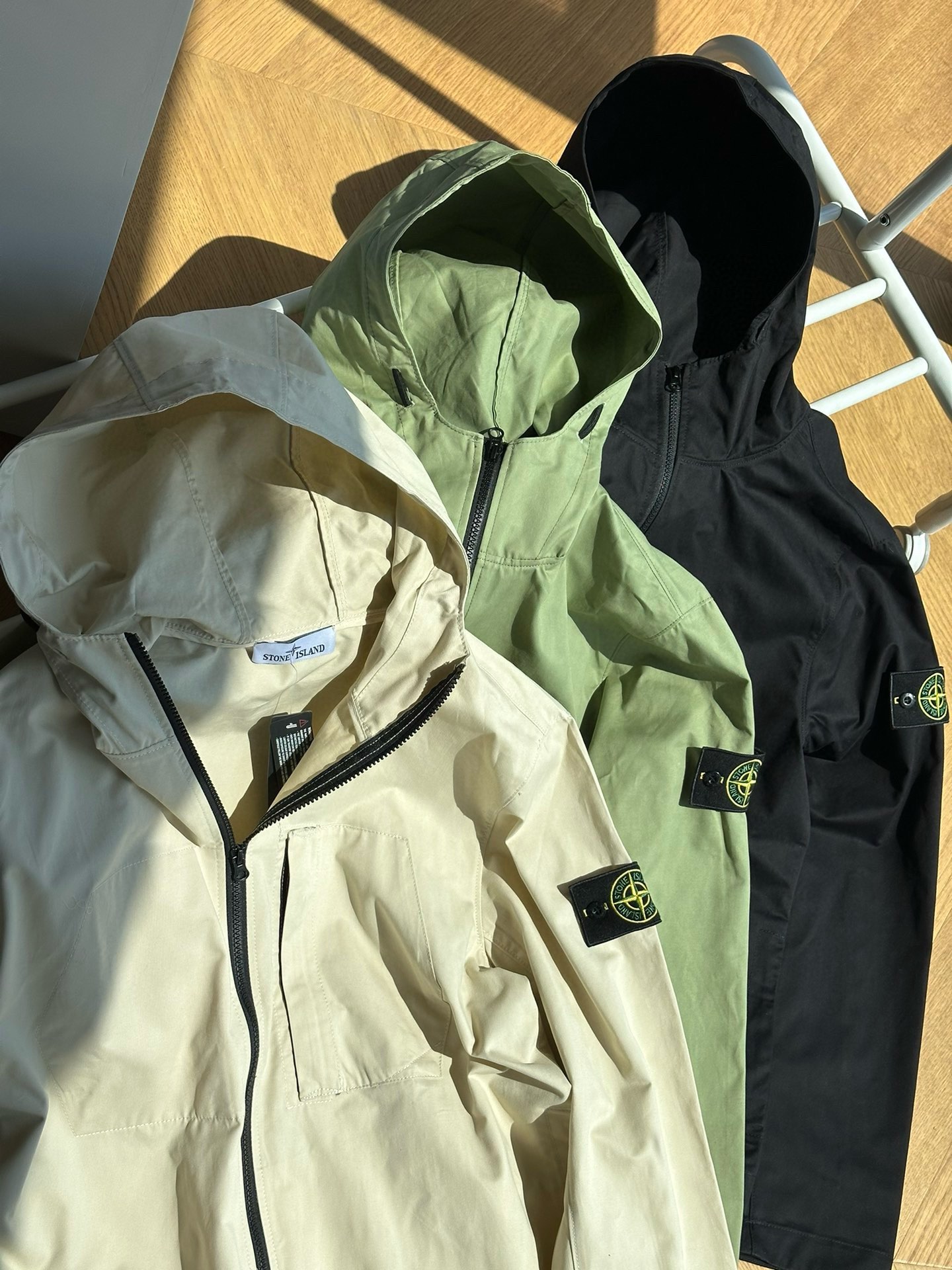 스톤아일랜드(STONE ISLAND) 후드 크링클 랩스 나일론 자켓 - 이미지 3