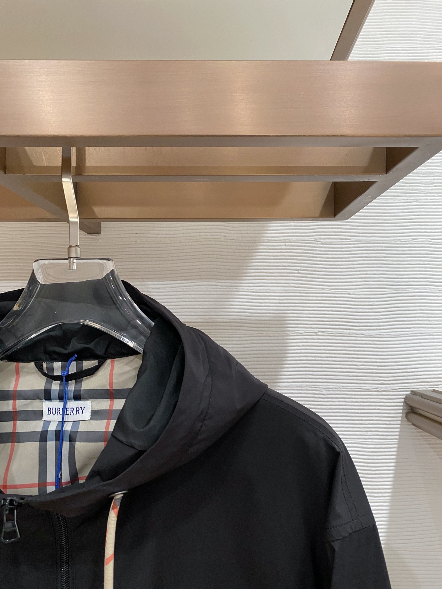 버버리(Burberry) 로고 패치 체크 라이닝 후드 자켓 - 이미지 3