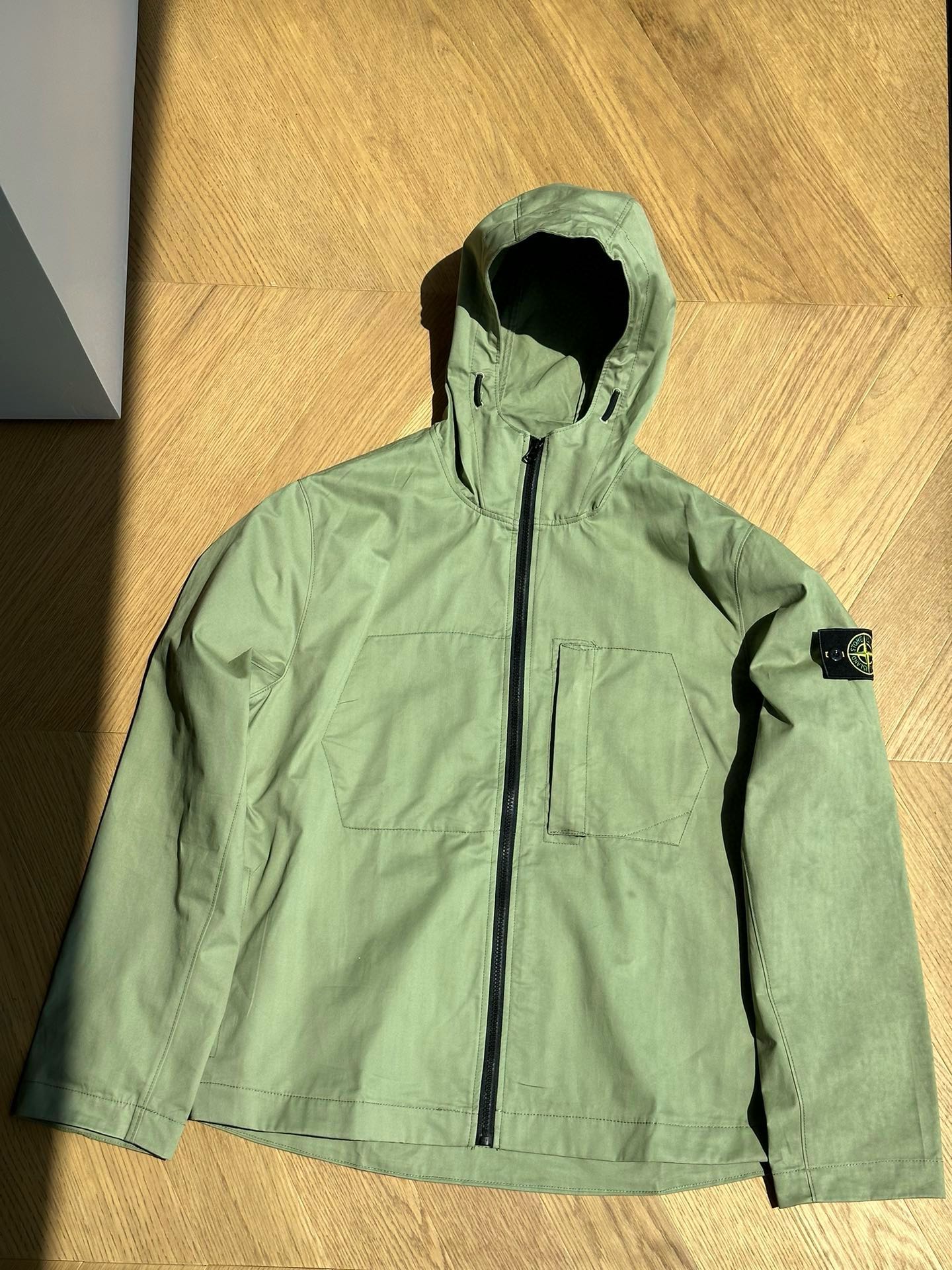 스톤아일랜드(STONE ISLAND) 후드 크링클 랩스 나일론 자켓 - 이미지 4
