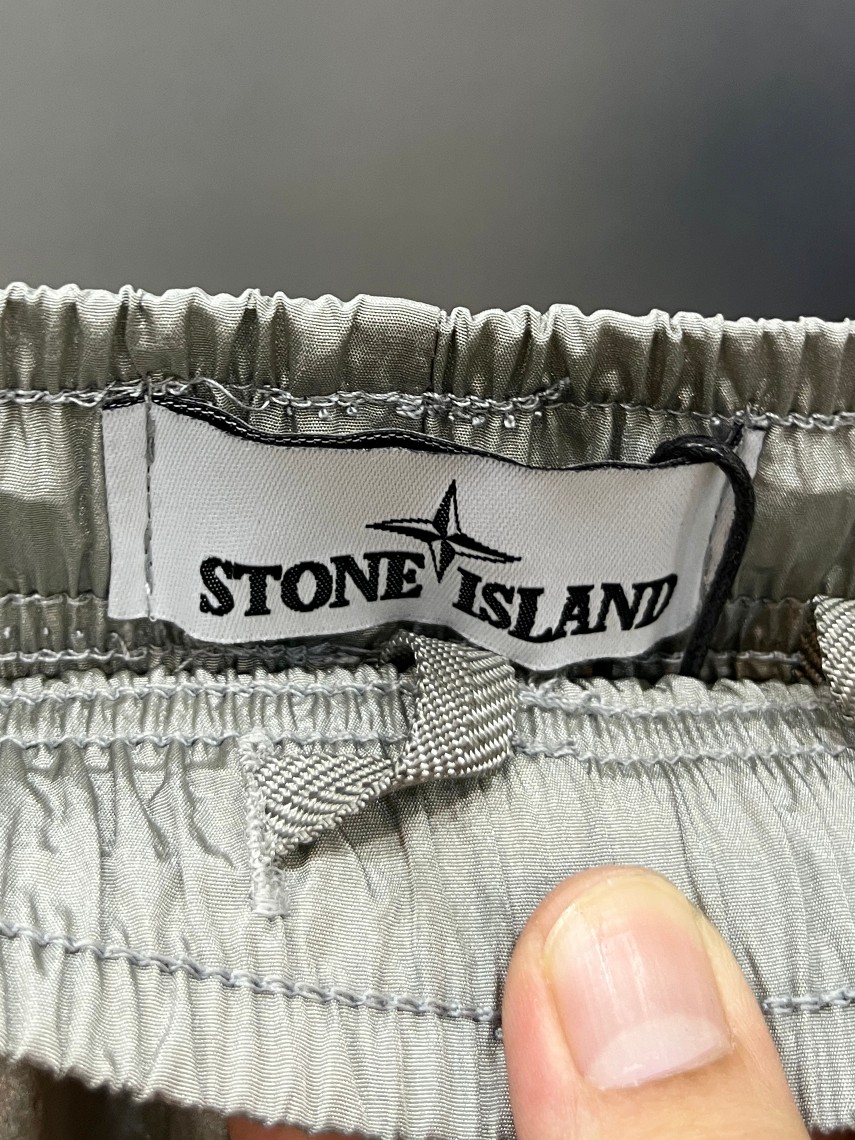 스톤아일랜드(STONE ISLAND) 메탈릭 나일론 컴퍼스 와펜 조거 팬츠 - 이미지 6