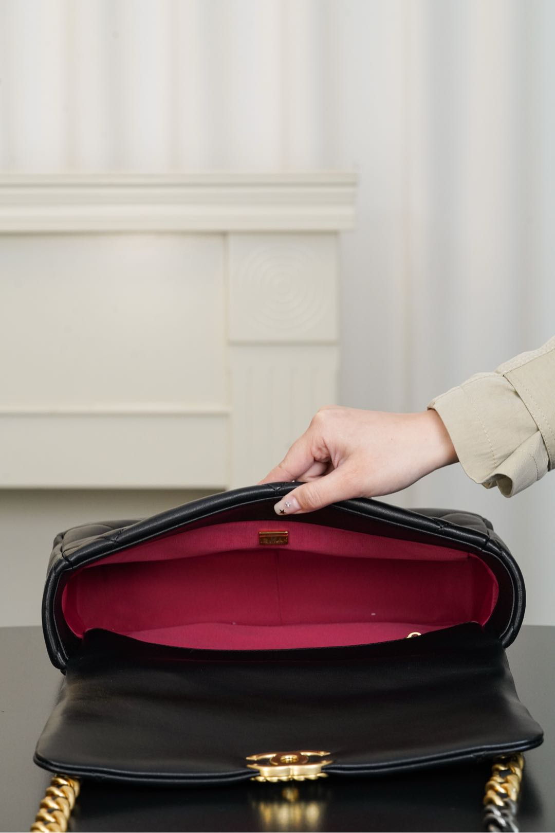 샤넬 19(CHANEL 19) 플랩 백 블랙 램스킨 - 이미지 8