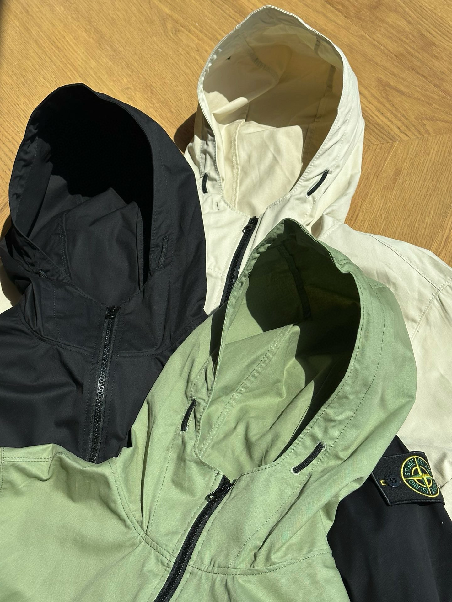 스톤아일랜드(STONE ISLAND) 후드 크링클 랩스 나일론 자켓 - 이미지 7