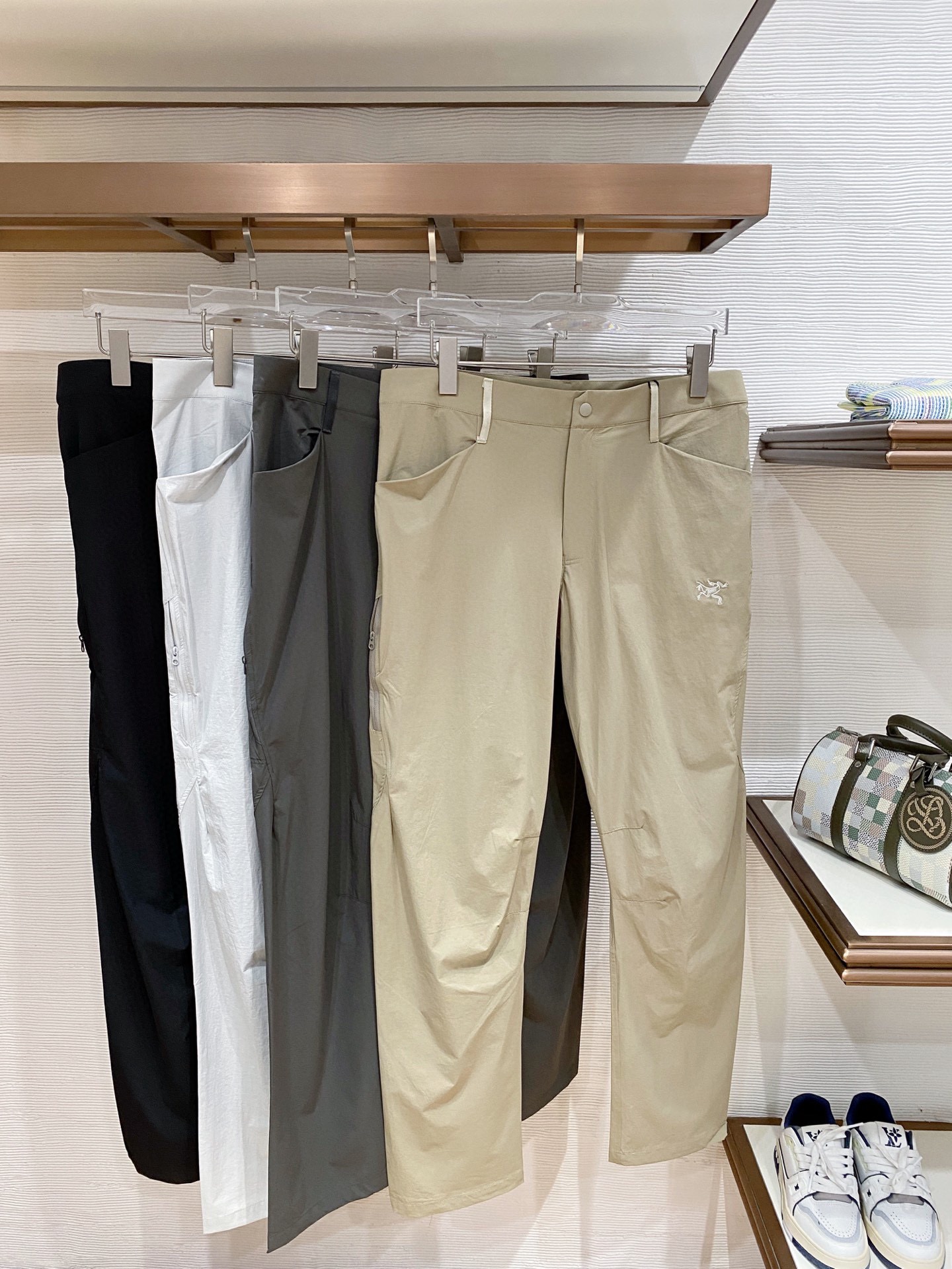 아크테릭스 (Arc'teryx)시조새 자수 로고 테크니컬 캐주얼 팬츠