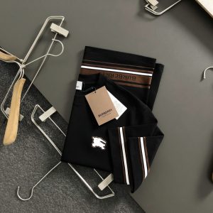 버버리(Burberry) 나이트 자수 스트라이프 반팔 티셔츠