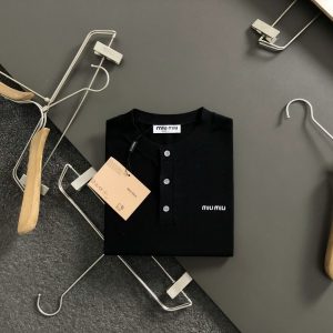 미우미우(Miu Miu) 반팔 헨리넥 니트