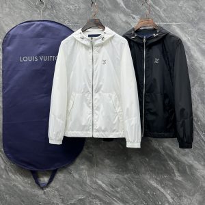 루이비통 (Louis Vuitton)로고 후드 바람막이