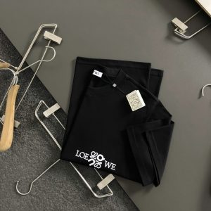 로에베(LOEWE) 애너그램 자수 반팔 티셔츠