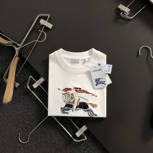 버버리(Burberry) 나이트 그래픽 자수 티셔츠