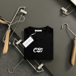디올(Dior) CD 이탤릭 로고 자수 티셔츠