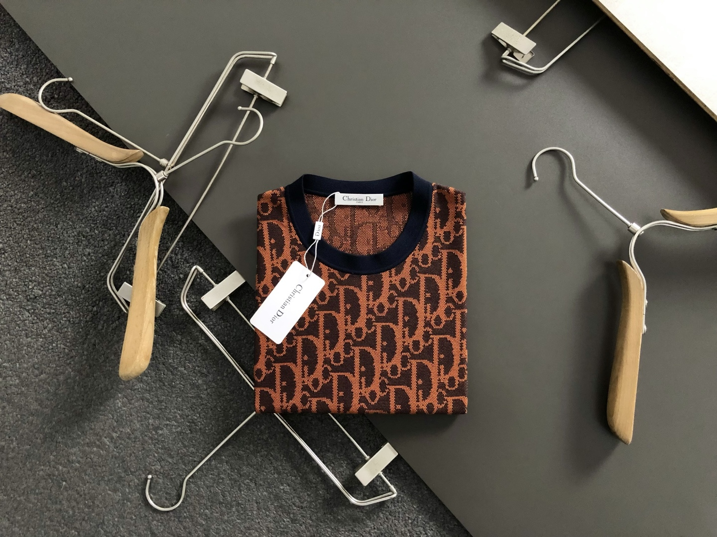 디올(Dior) 오블리크 올오버 자카드 반팔 니트