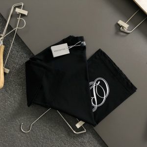 발렌시아가(Balenciaga) 버티컬 커시브 로고 티셔츠