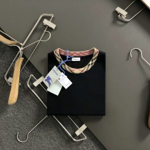 버버리(Burberry) 체크 립 칼라 코튼 티셔츠