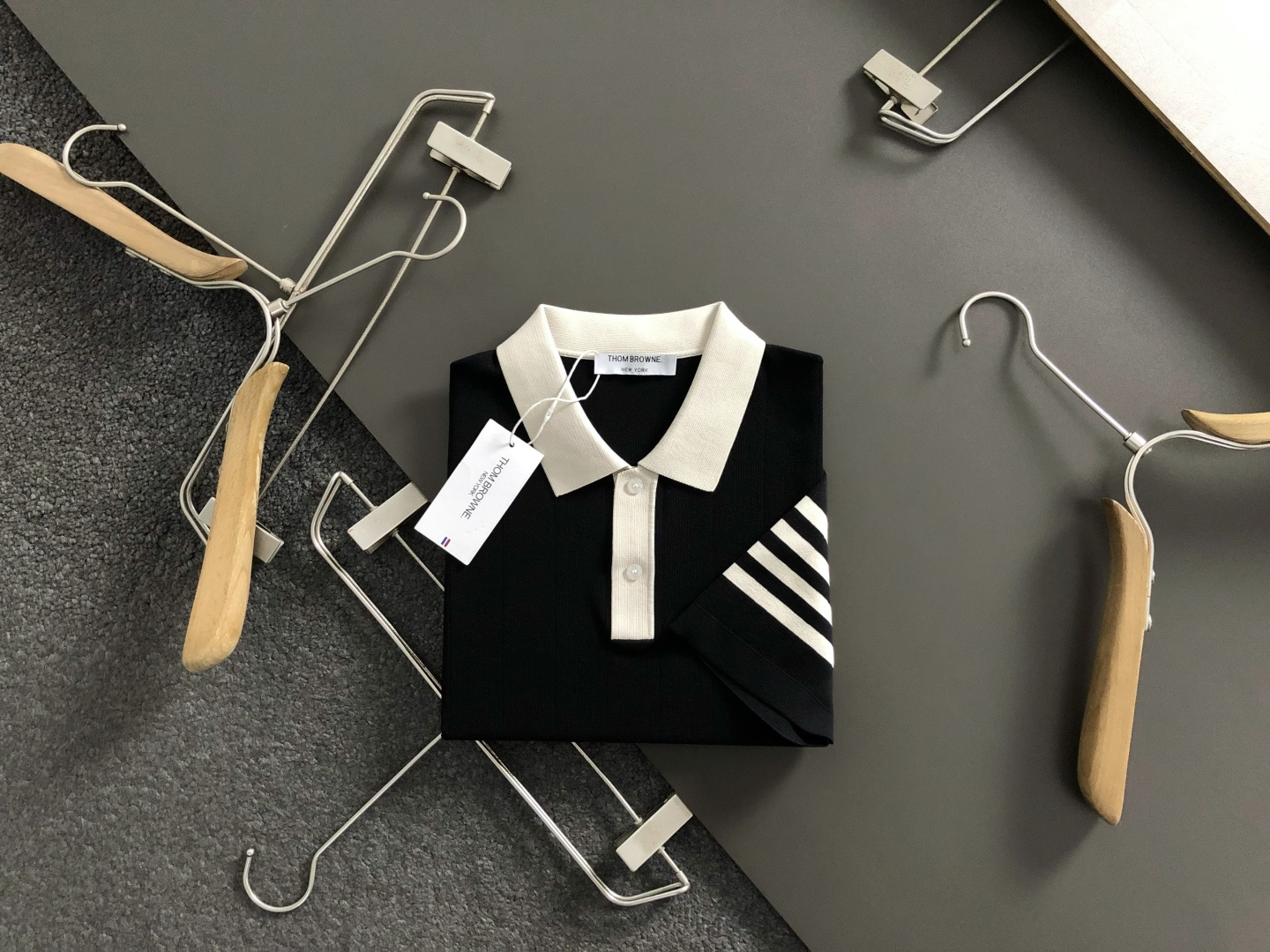 브라운(Thom Browne) 4-바 스트라이프 배색 폴로 셔츠