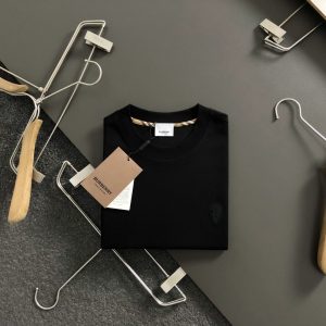 버버리(Burberry) 올오버 나이트 & 로고 그래픽 티셔츠