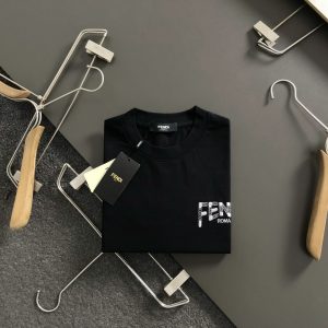 펜디(Fendi) 로고 자수 블랙 티셔츠