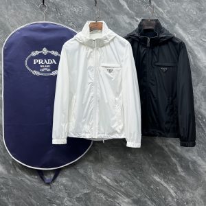 프라다(Prada) 리나일론 로고 후드 바람막이
