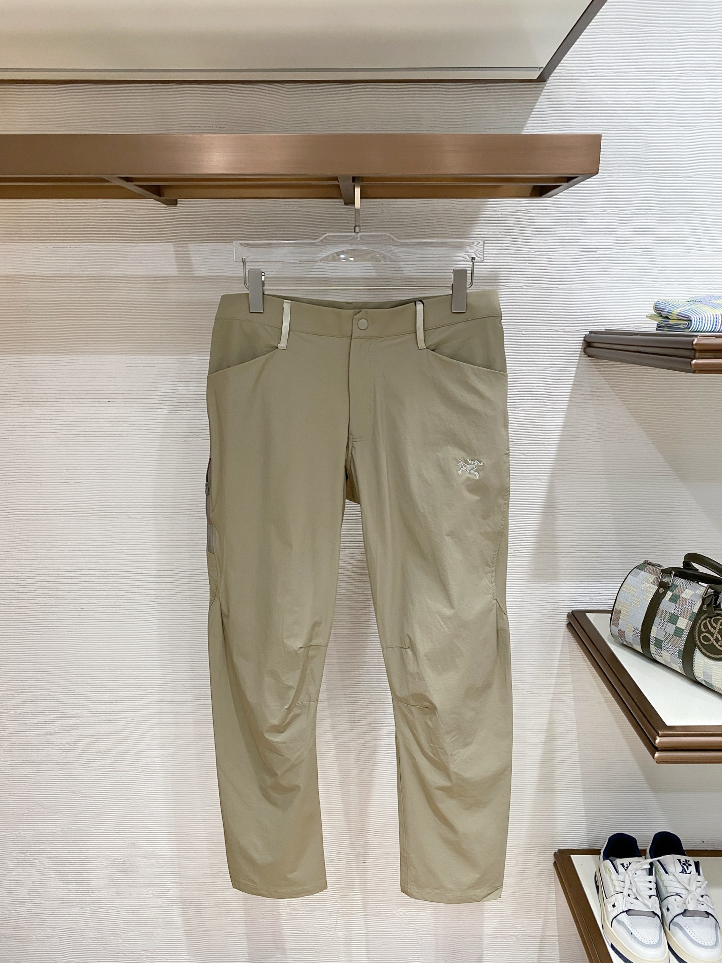 아크테릭스 (Arc'teryx)시조새 자수 로고 테크니컬 캐주얼 팬츠 - 이미지 11