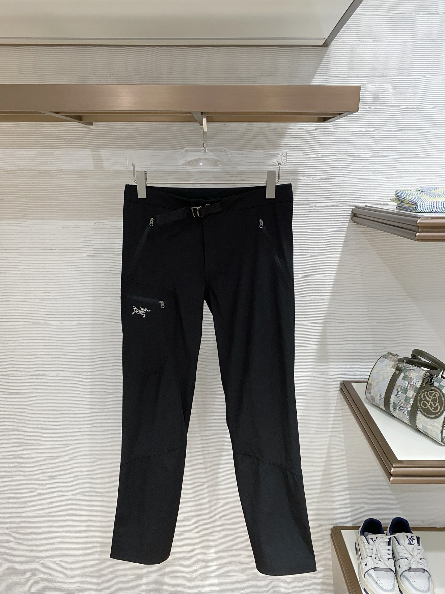 아크테릭스 (Arc'teryx)감마 테크니컬 카고 팬츠 (통합 벨트 포함) - 이미지 2