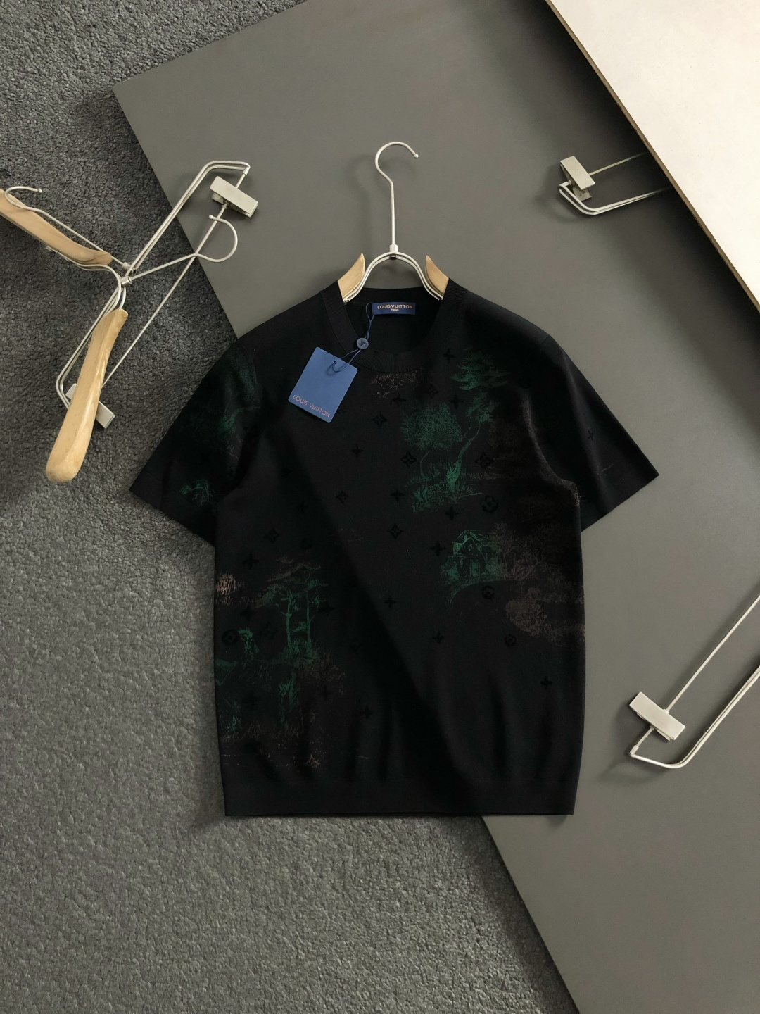 루이비통(Louis Vuitton) 랜드스케이프 모노그램 반팔 티셔츠 - 이미지 2