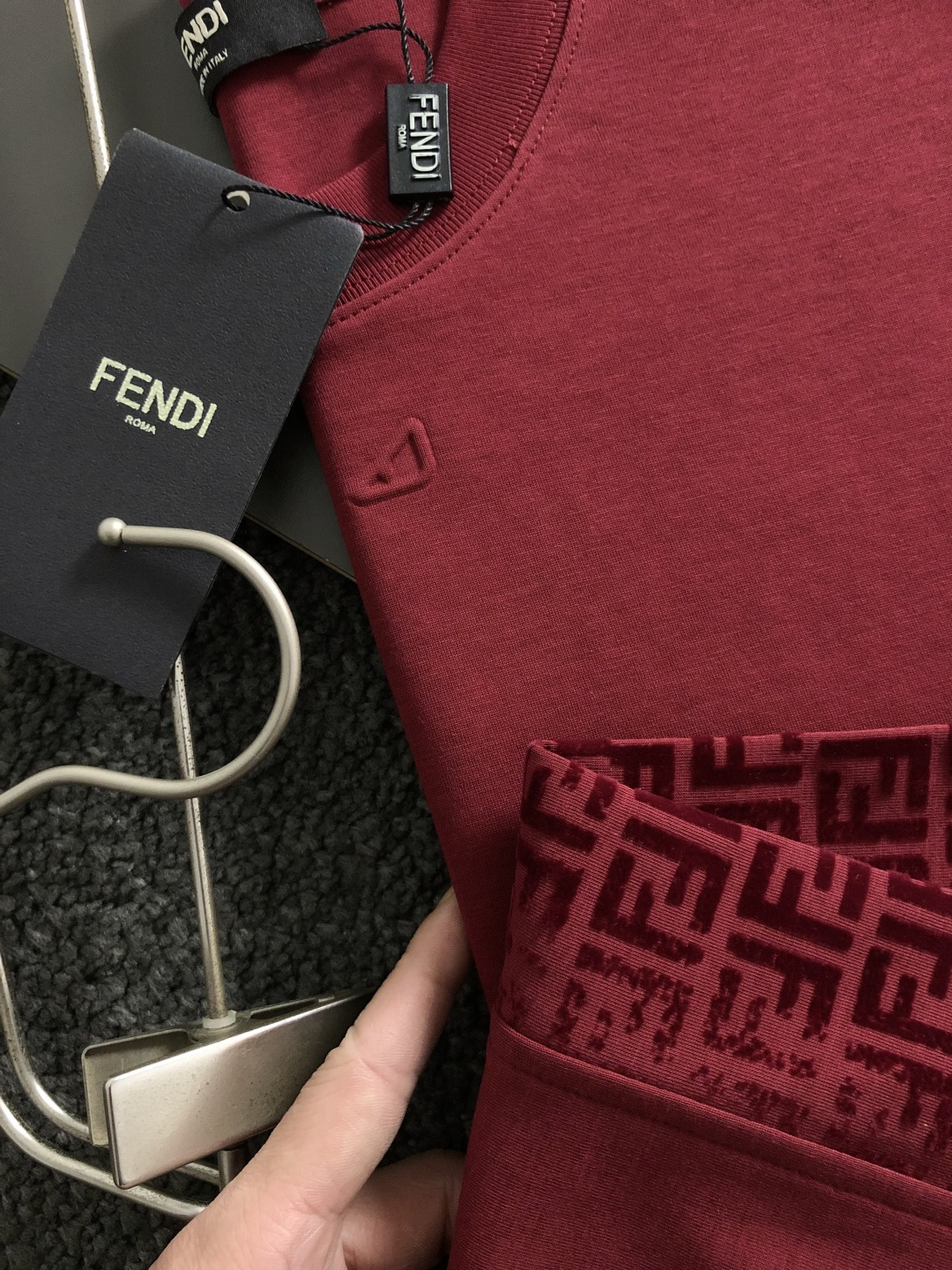 펜디(Fendi) 사이드 로고 테이프 반팔 티셔츠 - 이미지 3