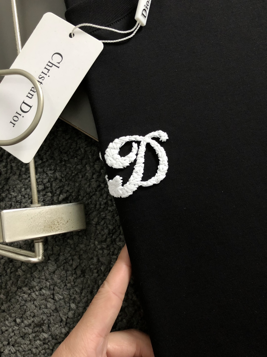 디올(Dior) CD 이탤릭 로고 자수 티셔츠 - 이미지 3