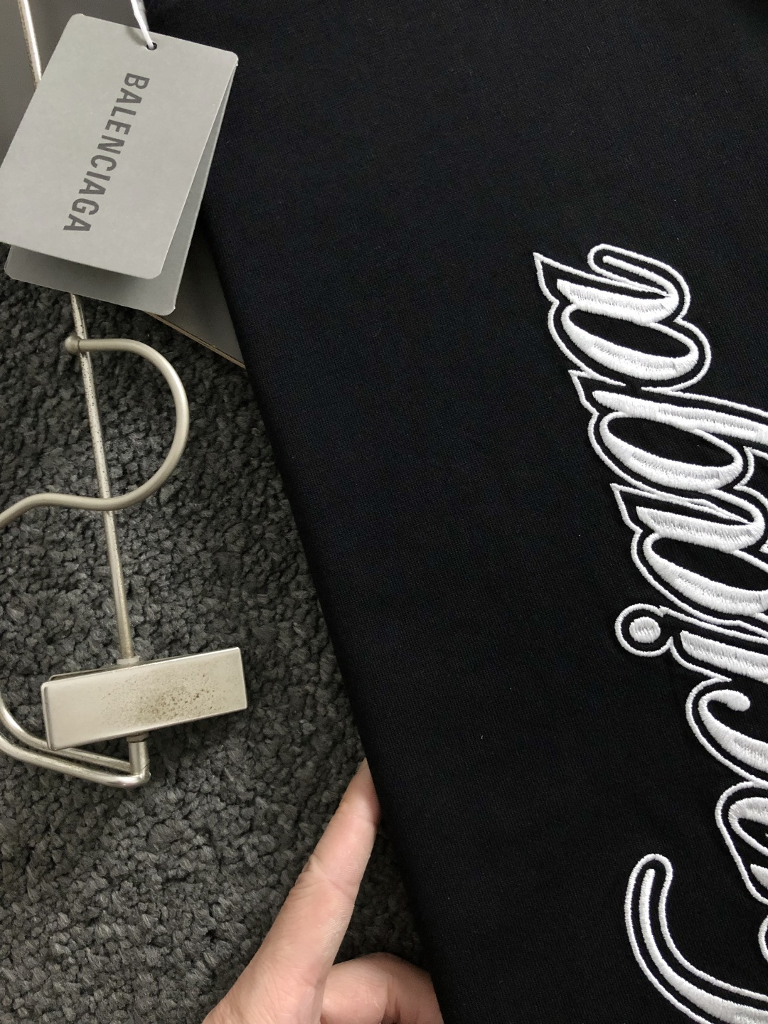 발렌시아가(Balenciaga) 버티컬 커시브 로고 티셔츠 - 이미지 3