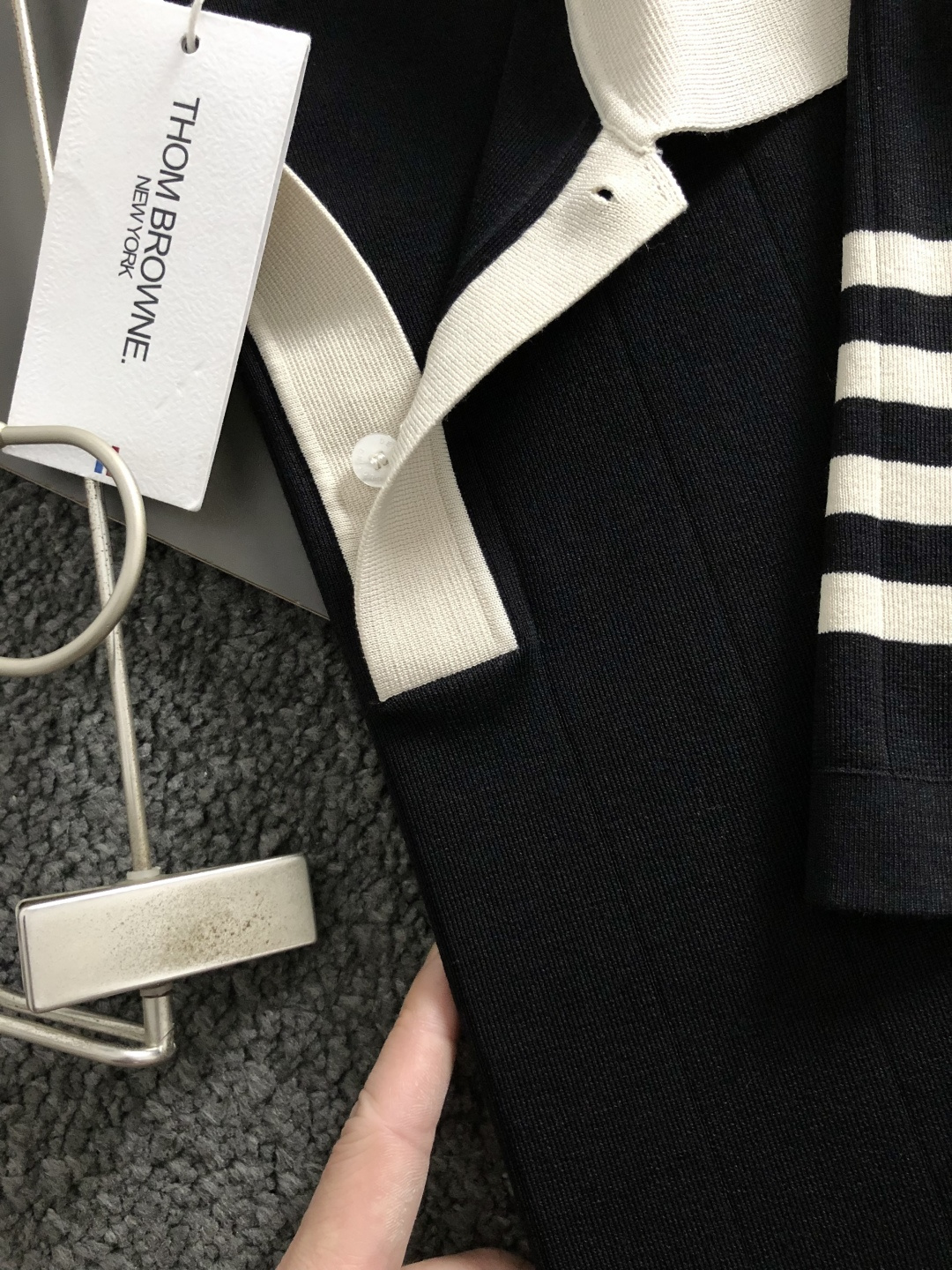 브라운(Thom Browne) 4-바 스트라이프 배색 폴로 셔츠 - 이미지 3