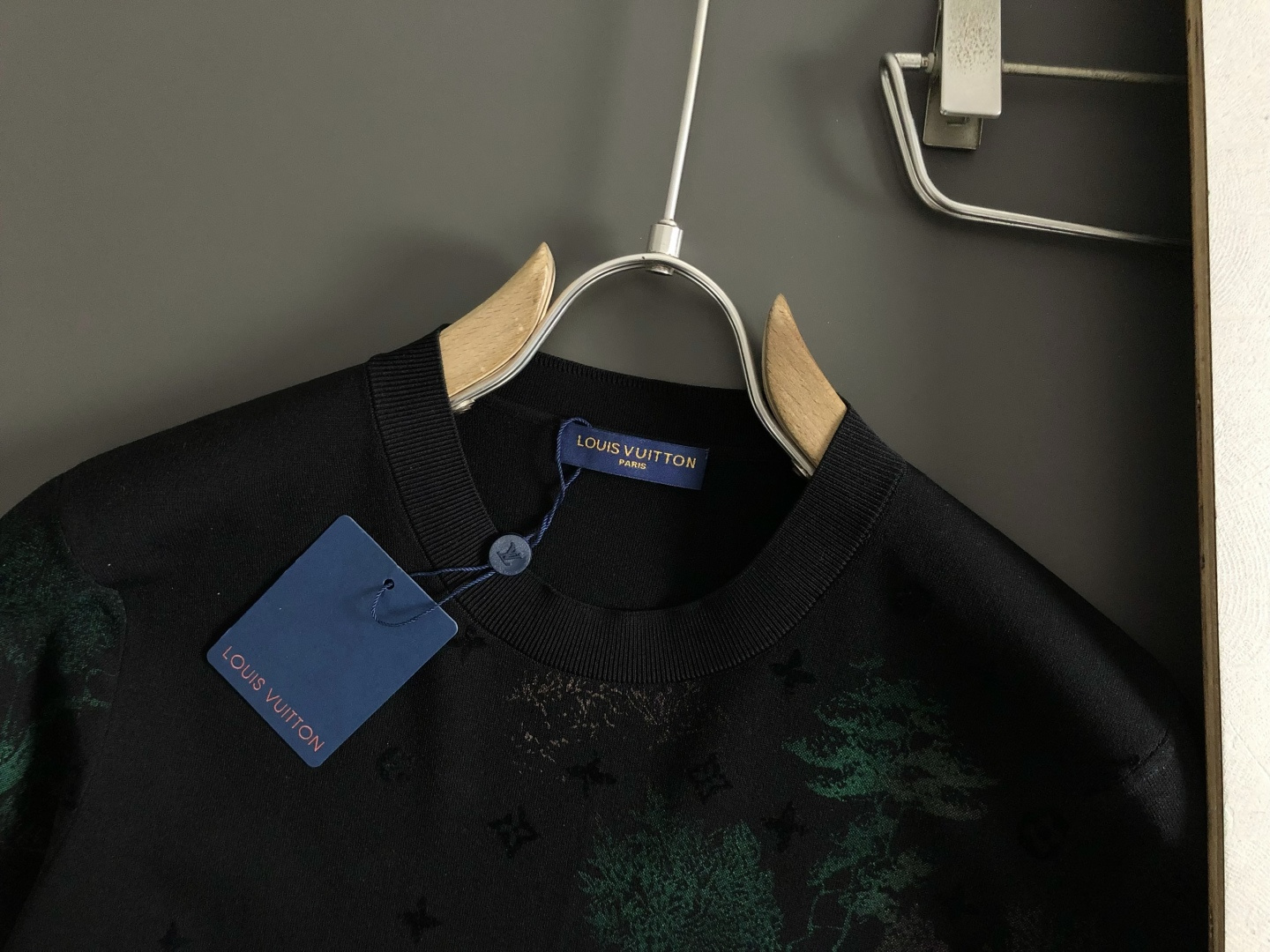 루이비통(Louis Vuitton) 랜드스케이프 모노그램 반팔 티셔츠 - 이미지 4