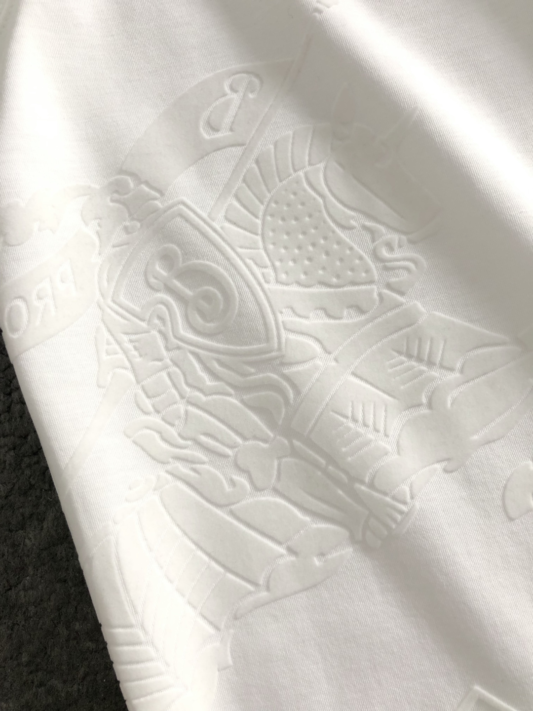 버버리(Burberry) 올오버 나이트 & 로고 그래픽 티셔츠 - 이미지 5