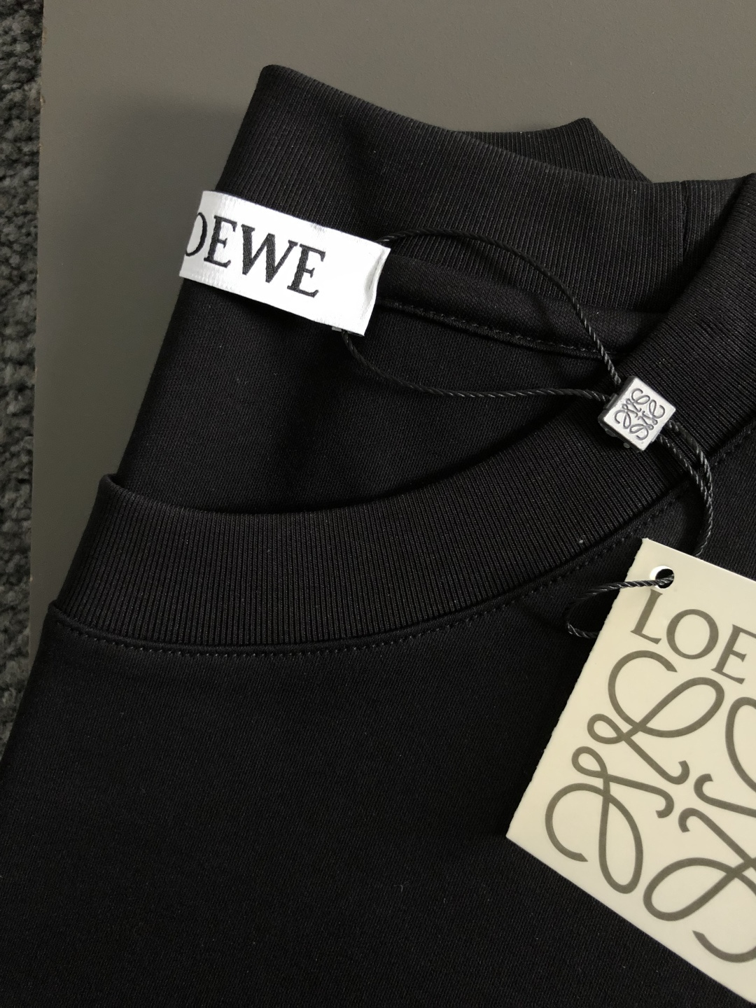 로에베(LOEWE) 애너그램 자수 반팔 티셔츠 - 이미지 6
