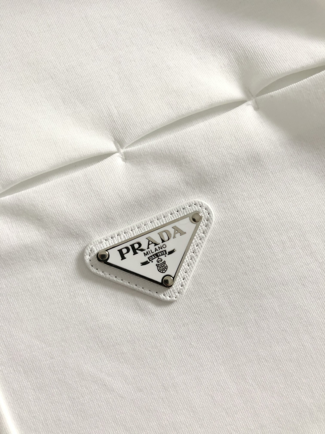 프라다(PRADA) 삼각 로고 포켓 반팔 티셔츠 - 이미지 6