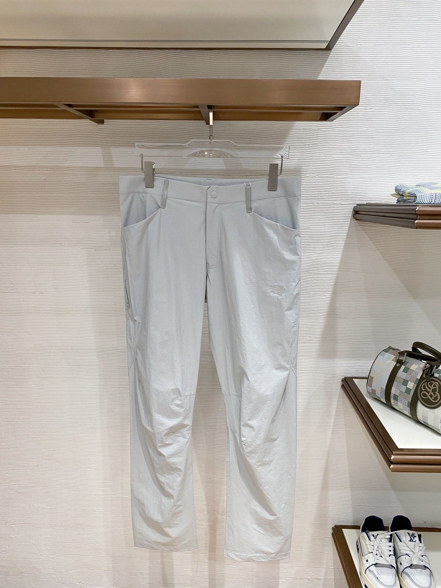 아크테릭스 (Arc'teryx)시조새 자수 로고 테크니컬 캐주얼 팬츠 - 이미지 7