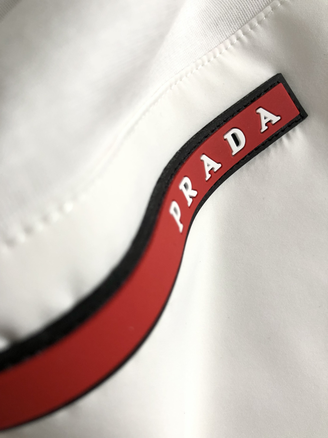 프라다(PRADA) 삼각 로고 포켓 반팔 티셔츠 - 이미지 7