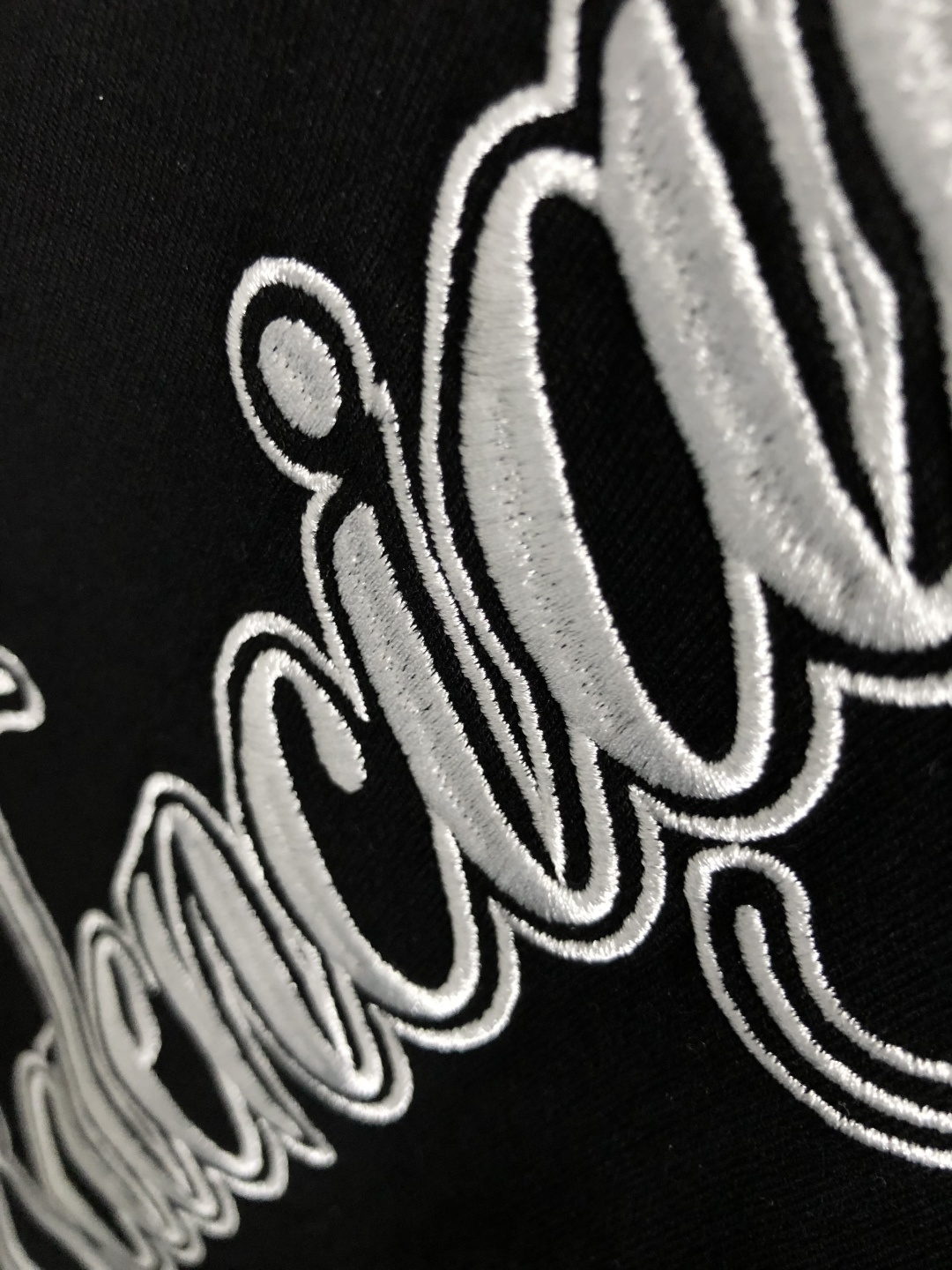 발렌시아가(Balenciaga) 버티컬 커시브 로고 티셔츠 - 이미지 7