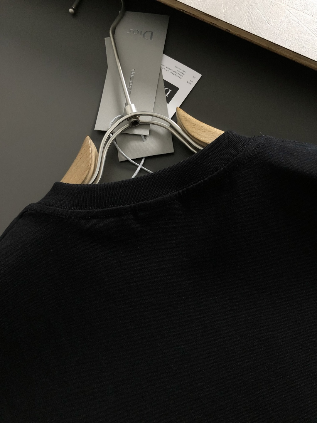 디올(Dior) 나방/나비 그래픽 자수 티셔츠 - 이미지 8