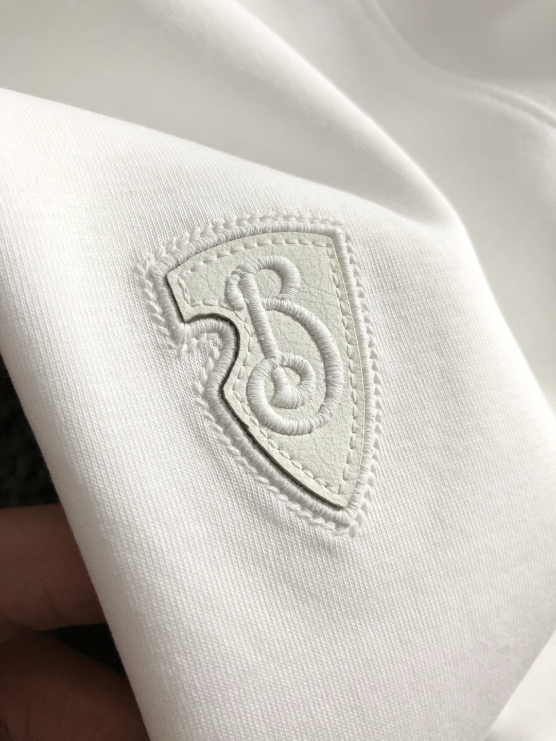 버버리(Burberry) 올오버 나이트 & 로고 그래픽 티셔츠 - 이미지 8