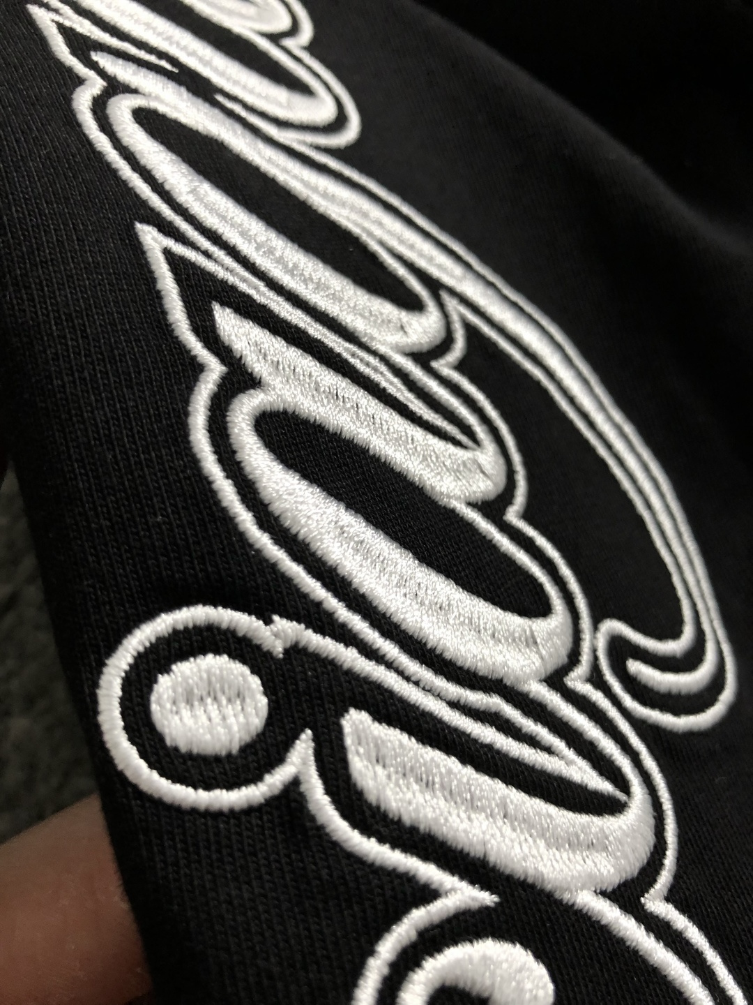 발렌시아가(Balenciaga) 버티컬 커시브 로고 티셔츠 - 이미지 9